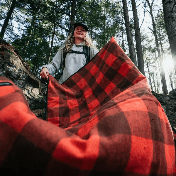 Hook'e Canadian Waterproof Outdoor Blanket - Image 2